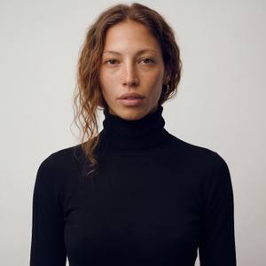 Kikki — black roll-neck